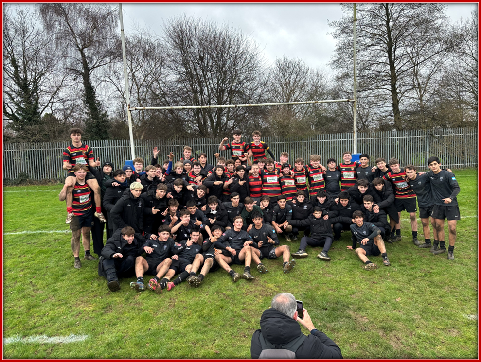 students from the rugby teams posing in front of the goal